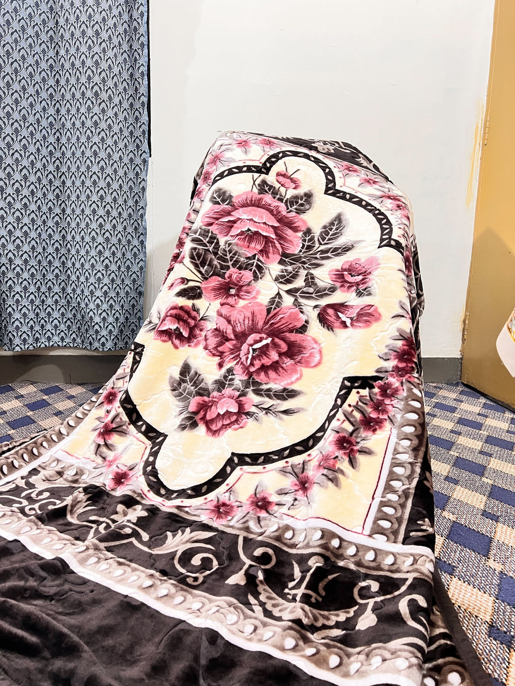 Ultra-Soft Kambal Blanket – Warm Fleece Winter Blanket (Single/Double/King)