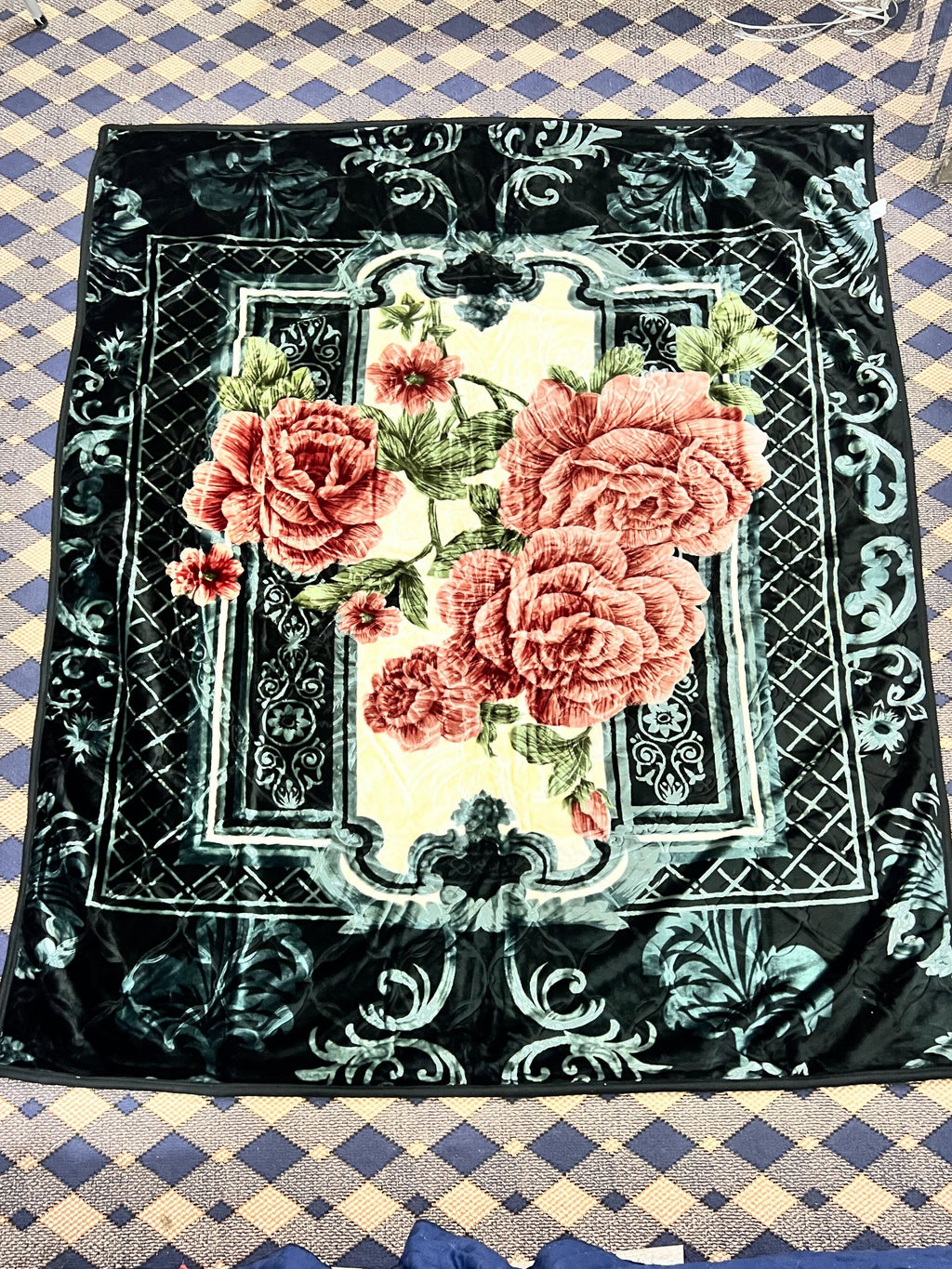 Ultra-Soft Kambal Blanket – Warm Fleece Winter Blanket (Single/Double/King)