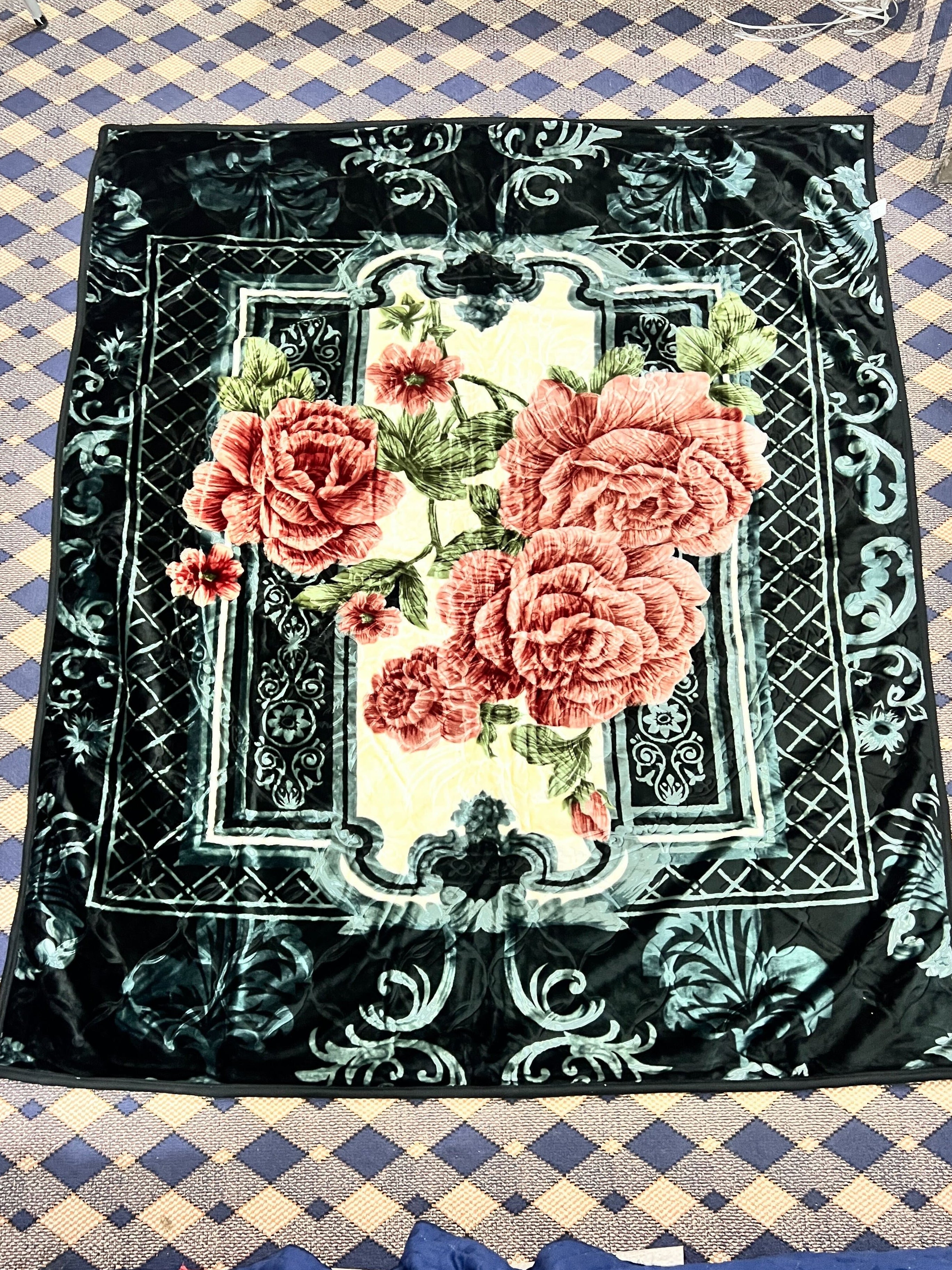 Ultra-Soft Kambal Blanket – Warm Fleece Winter Blanket (Single/Double/King)